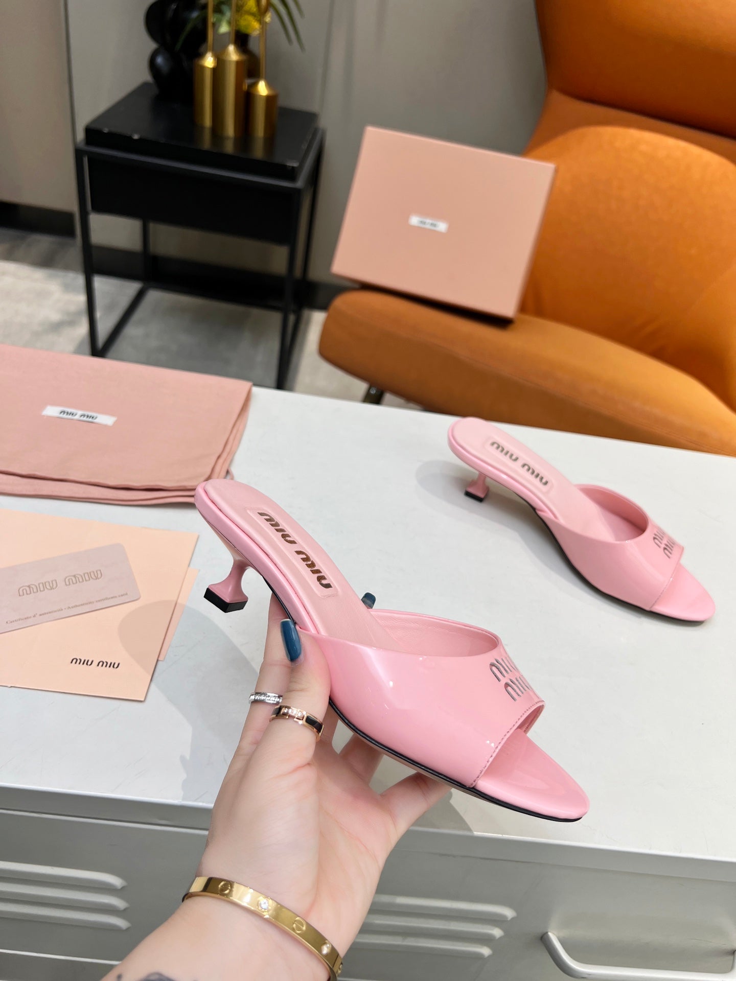 Mi leather slippers