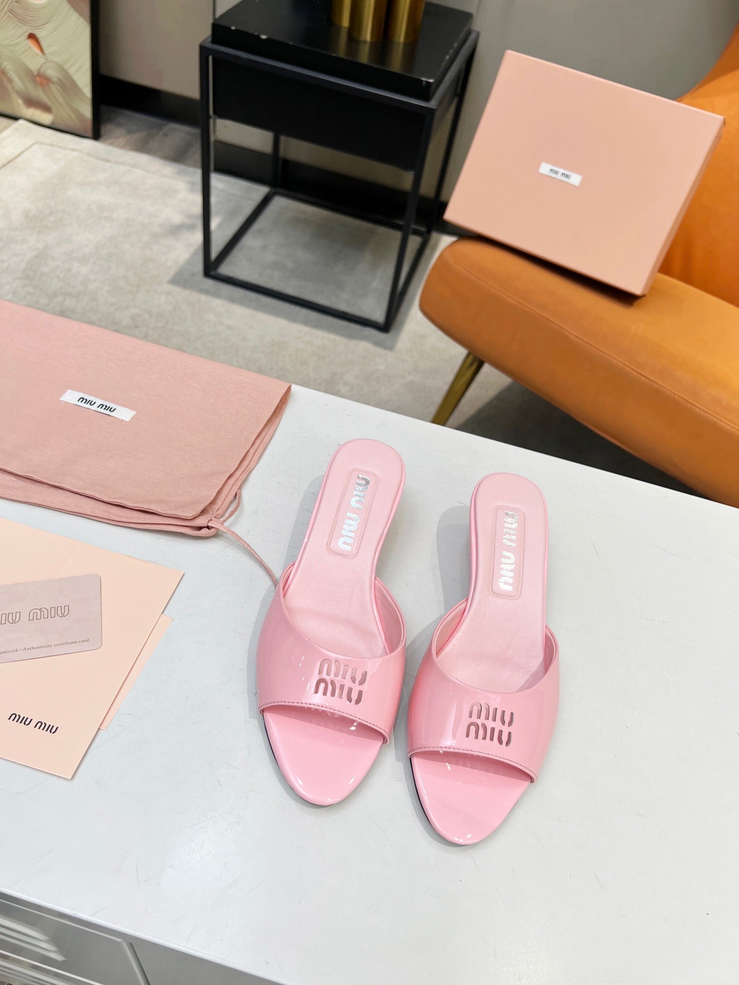 Mi leather slippers