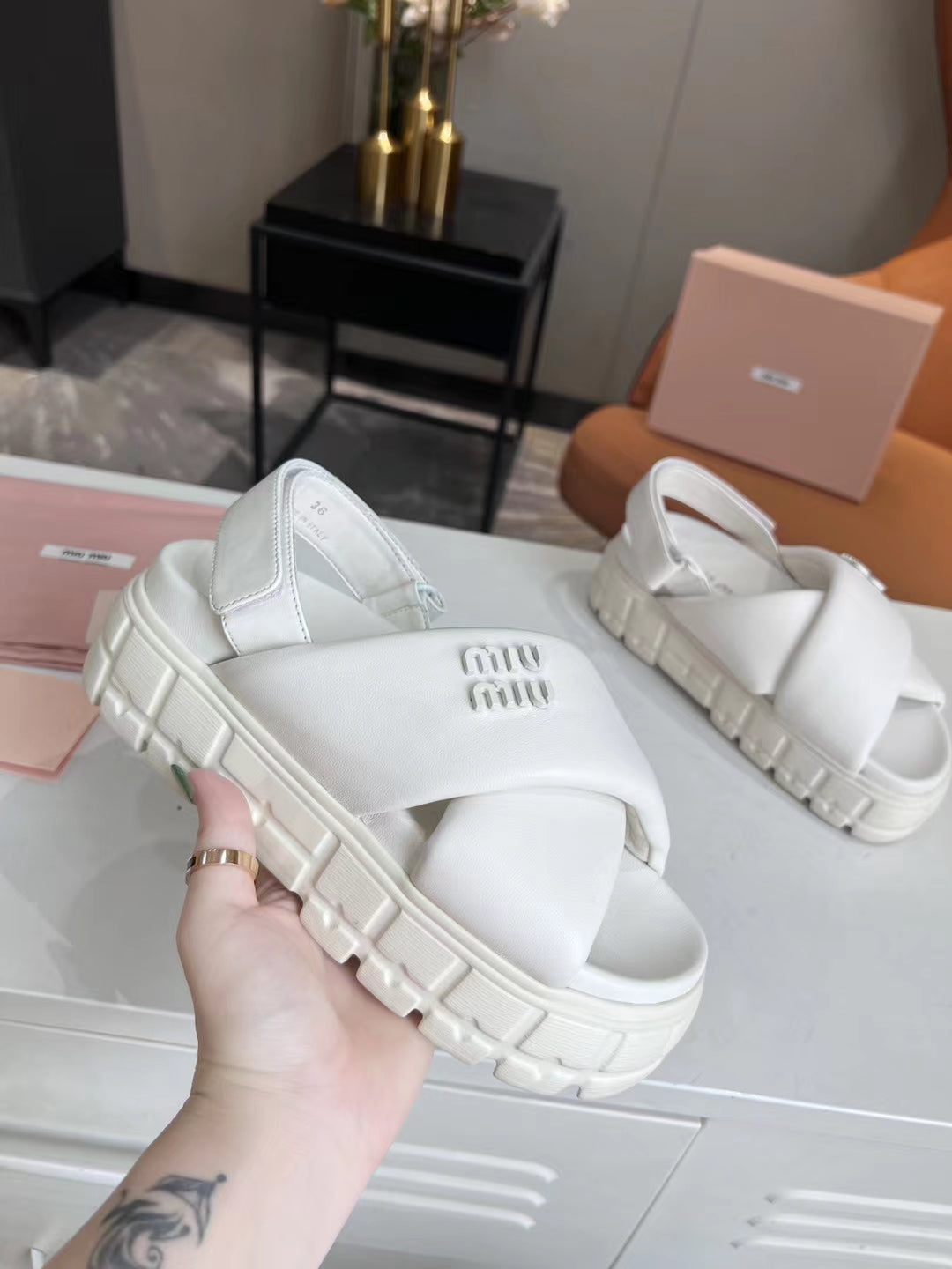 M leather sandals