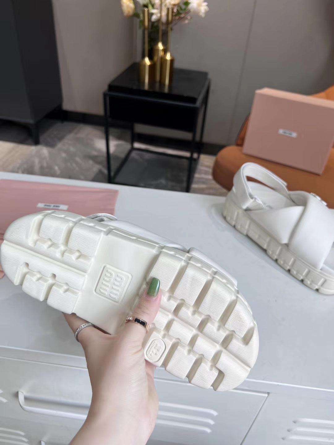 M leather sandals
