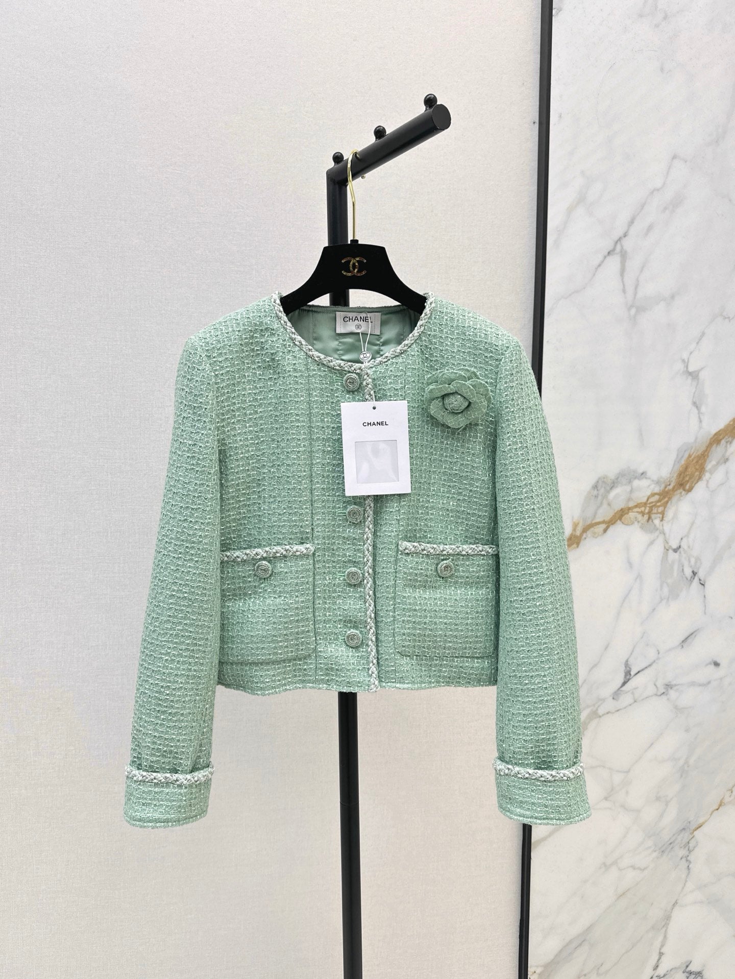 ch 25ss woven jacket