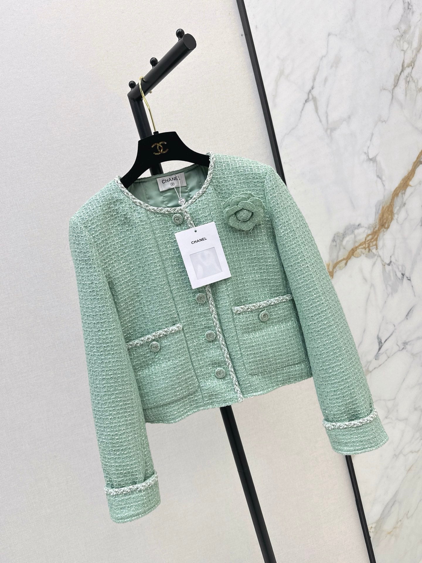 ch 25ss woven jacket