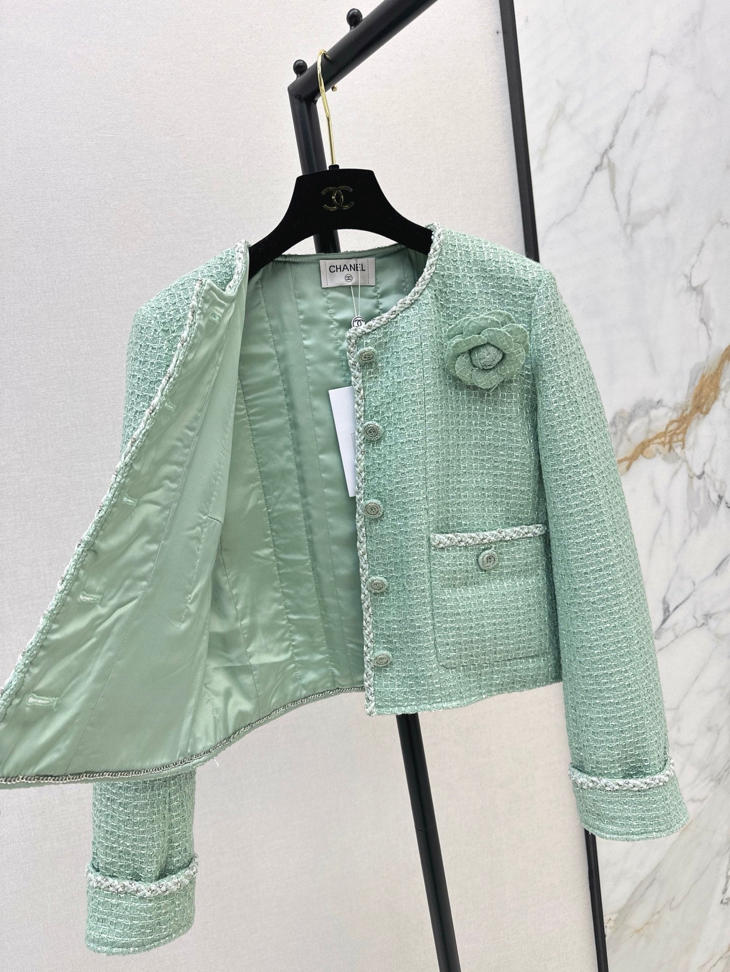 ch 25ss woven jacket