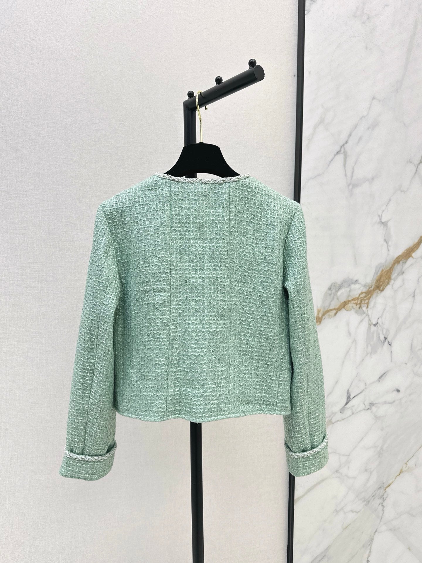 ch 25ss woven jacket