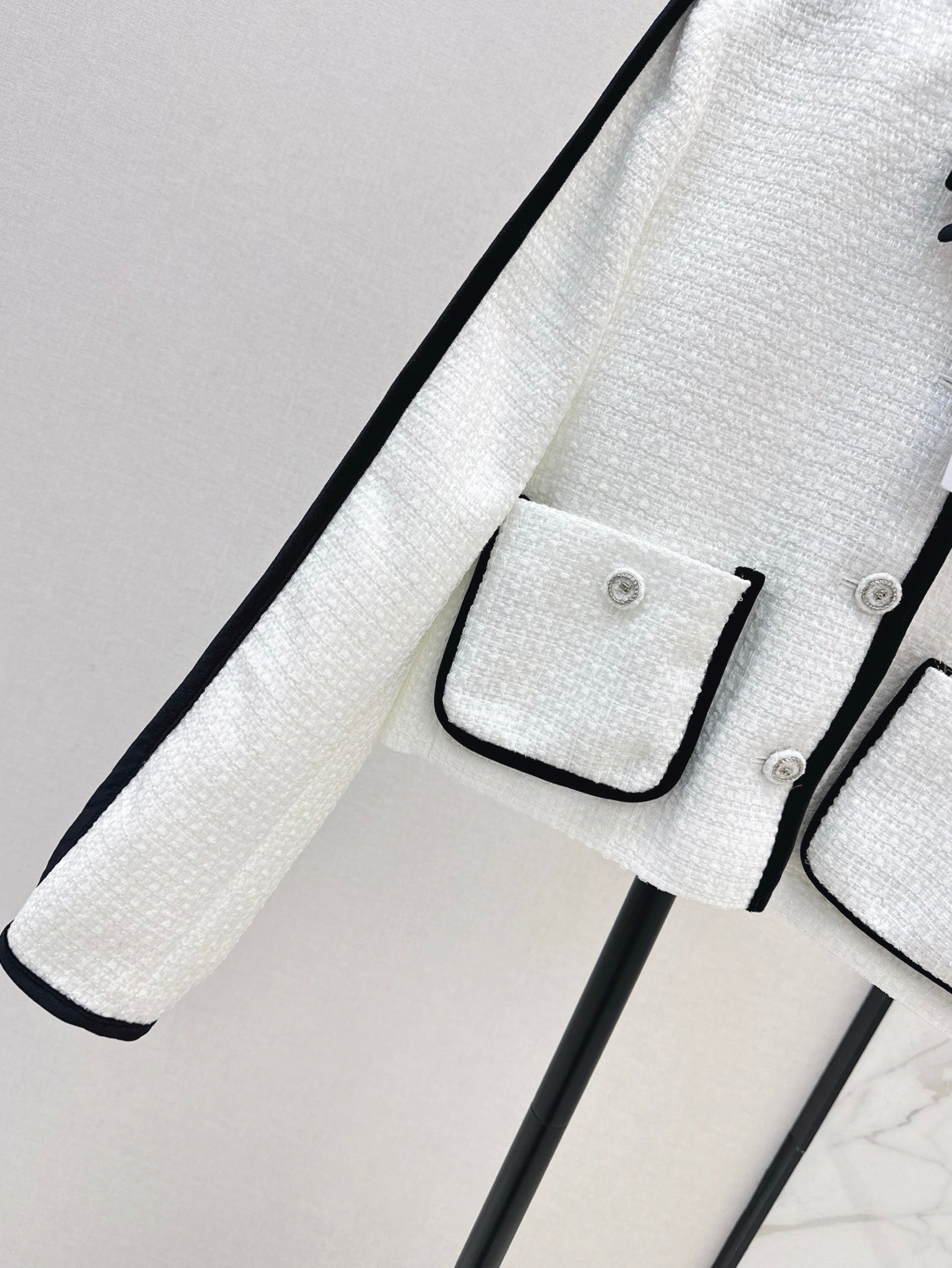 ch 25ss woven crop jacket
