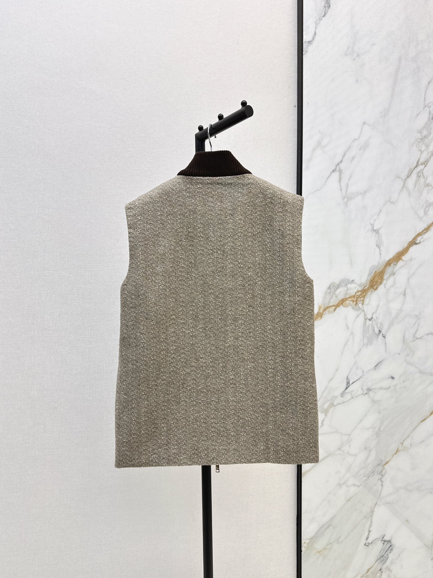 P 24fw wool vest