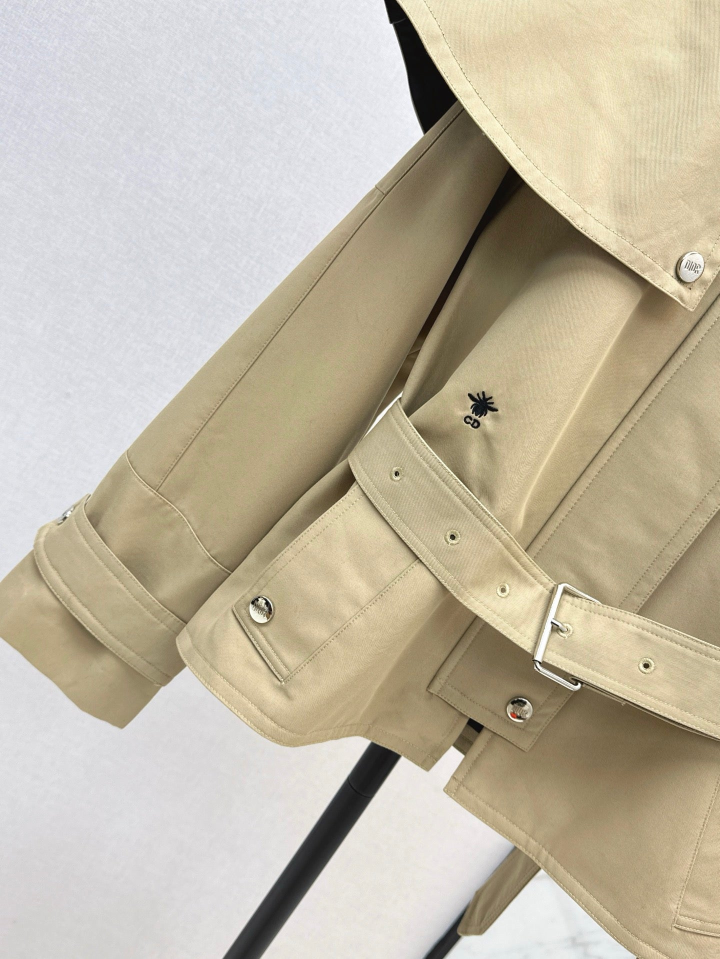 D 25ss cape trench coat
