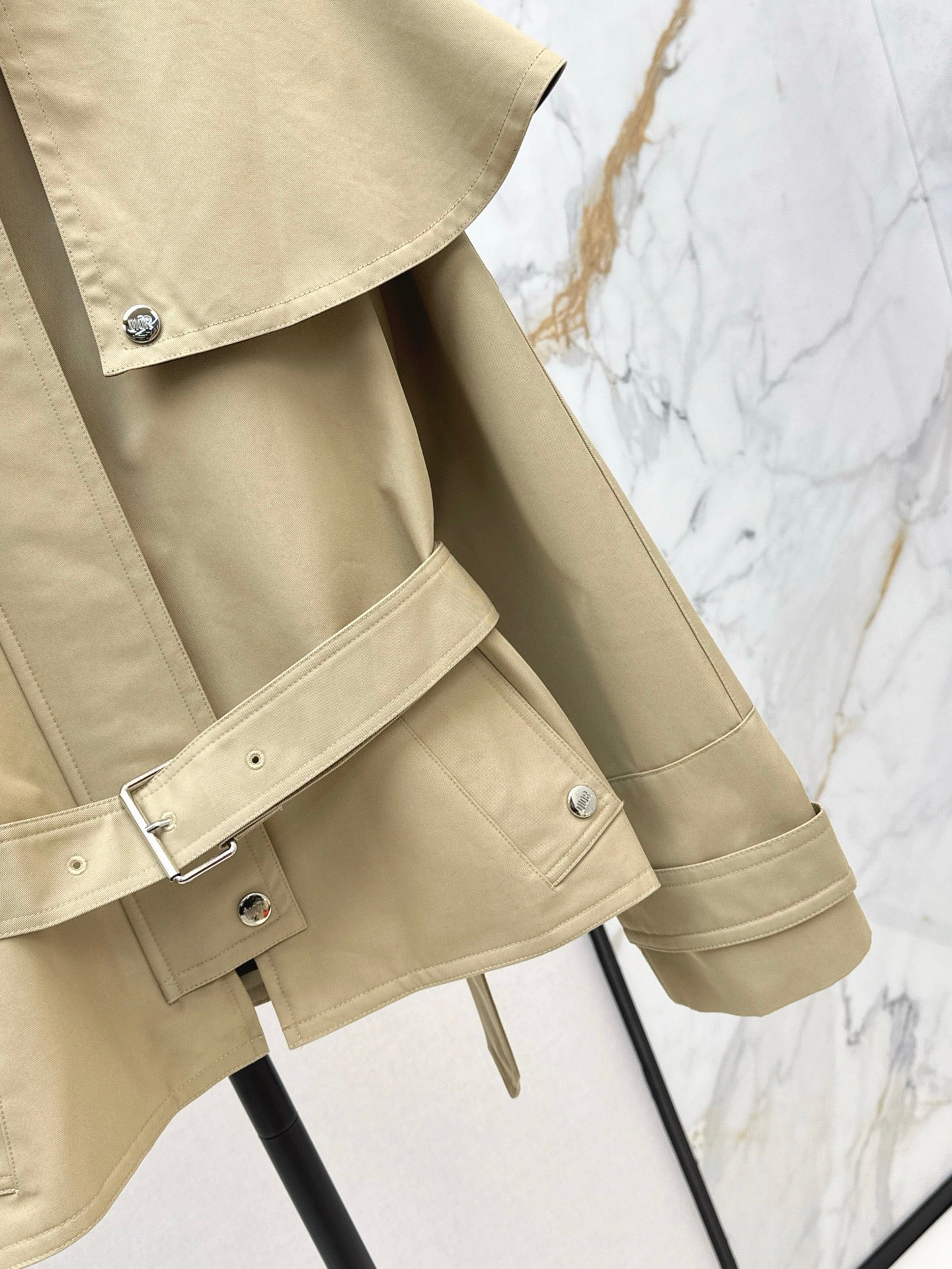 D 25ss cape trench coat