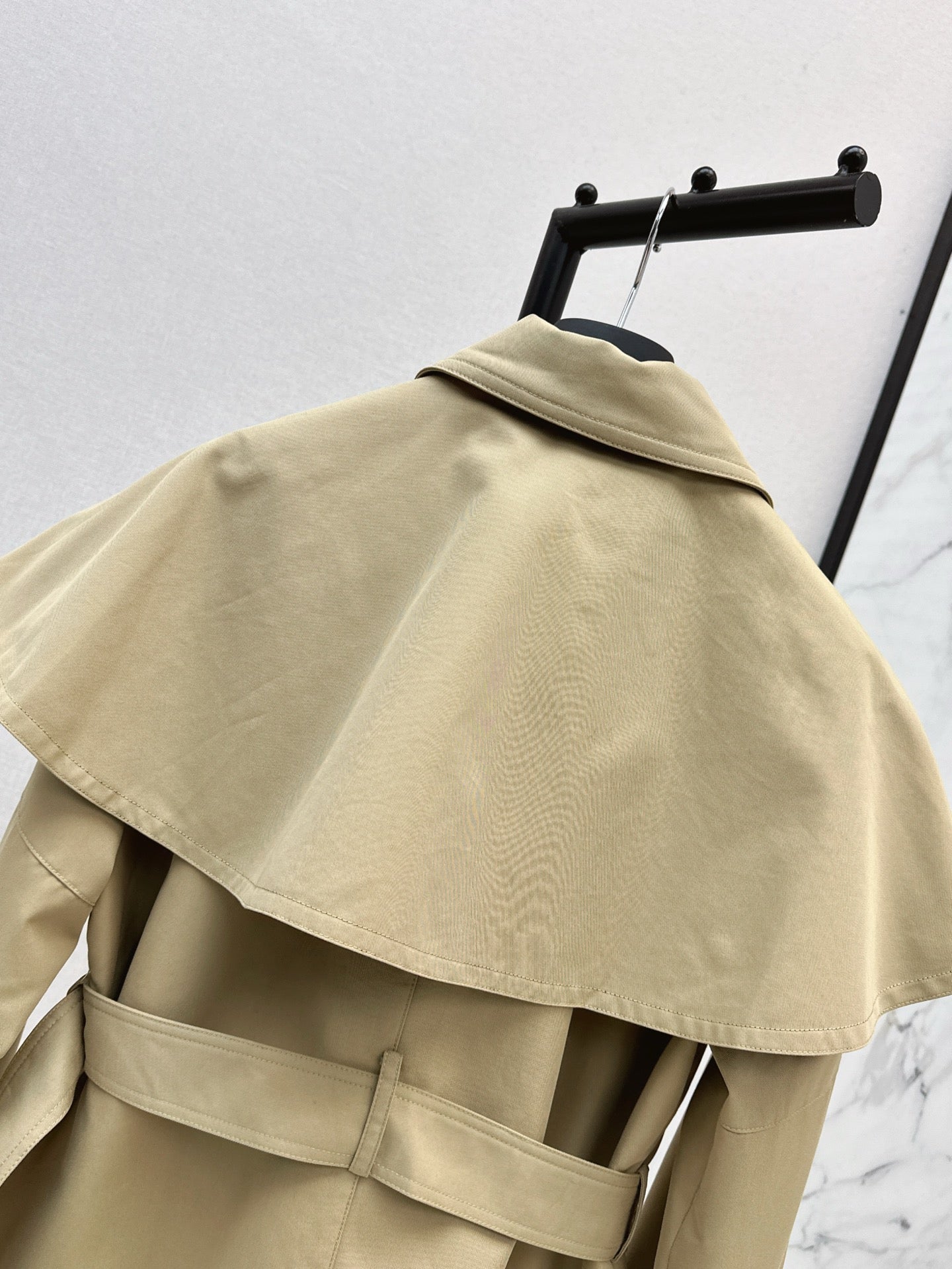 D 25ss cape trench coat