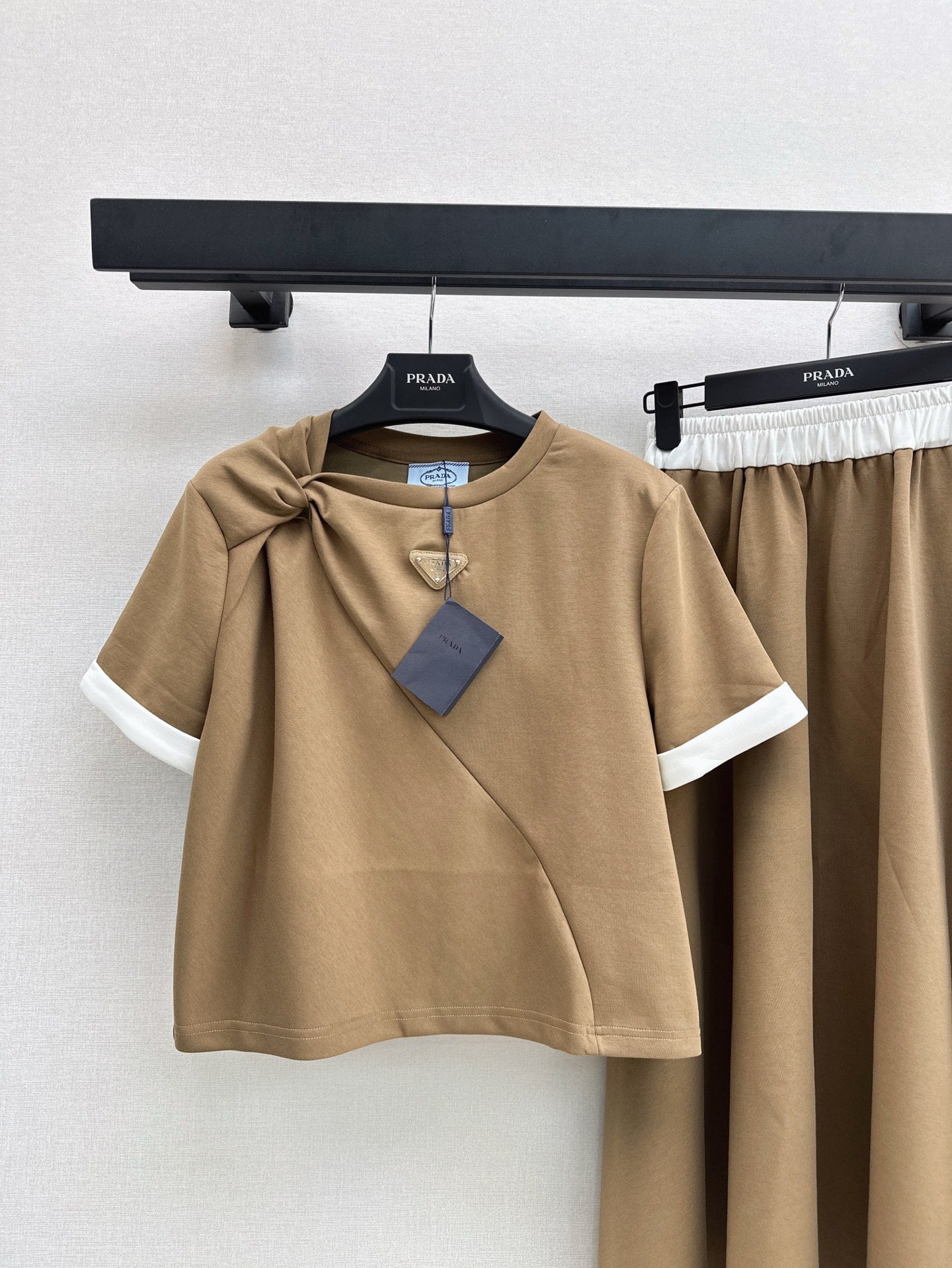 P 25ss tee skirt suit
