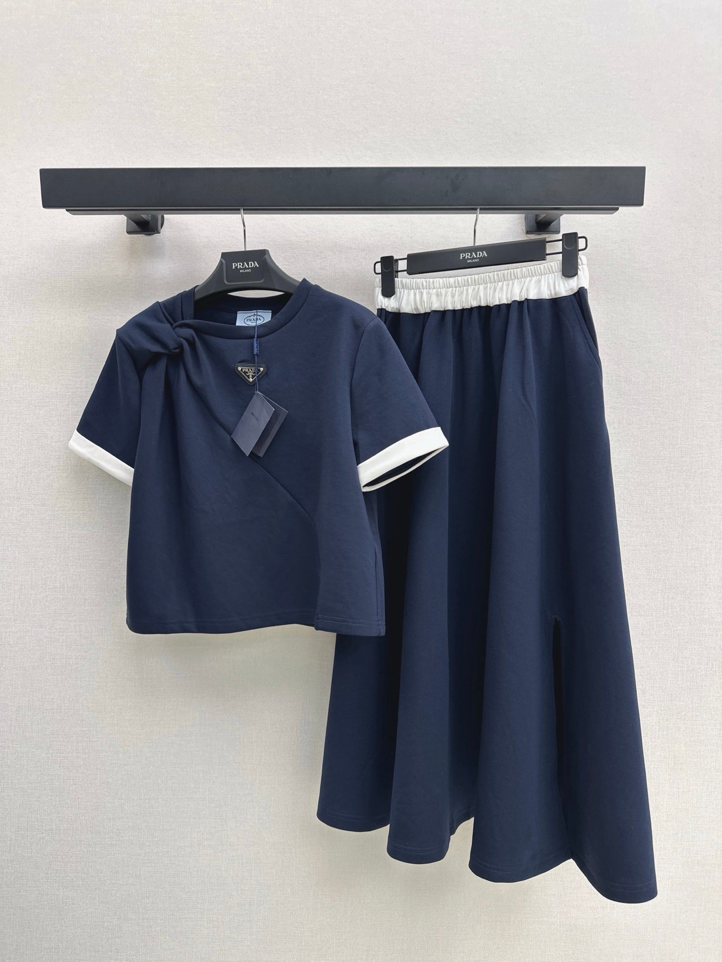 P 25ss tee skirt suit