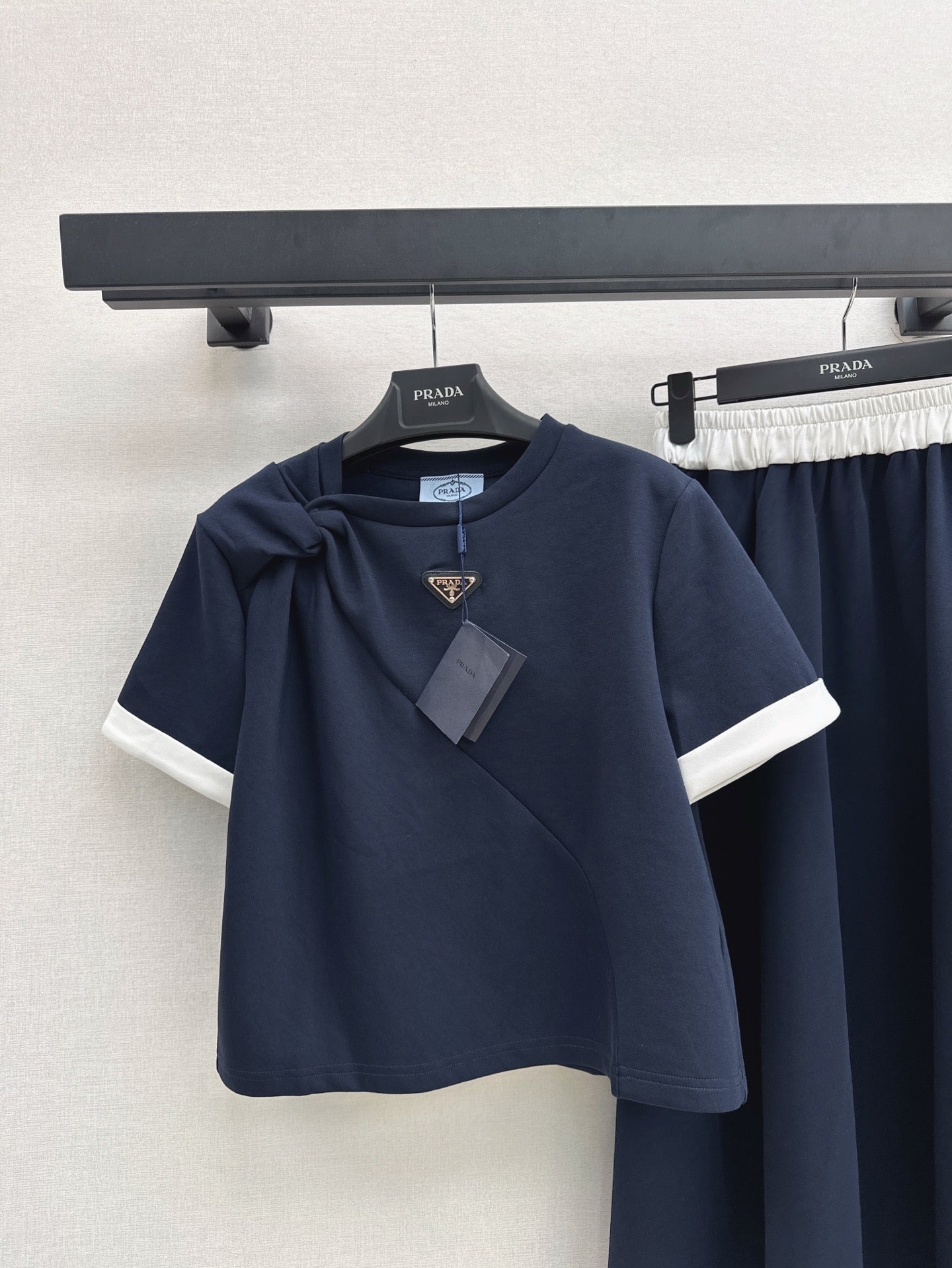 P 25ss tee skirt suit