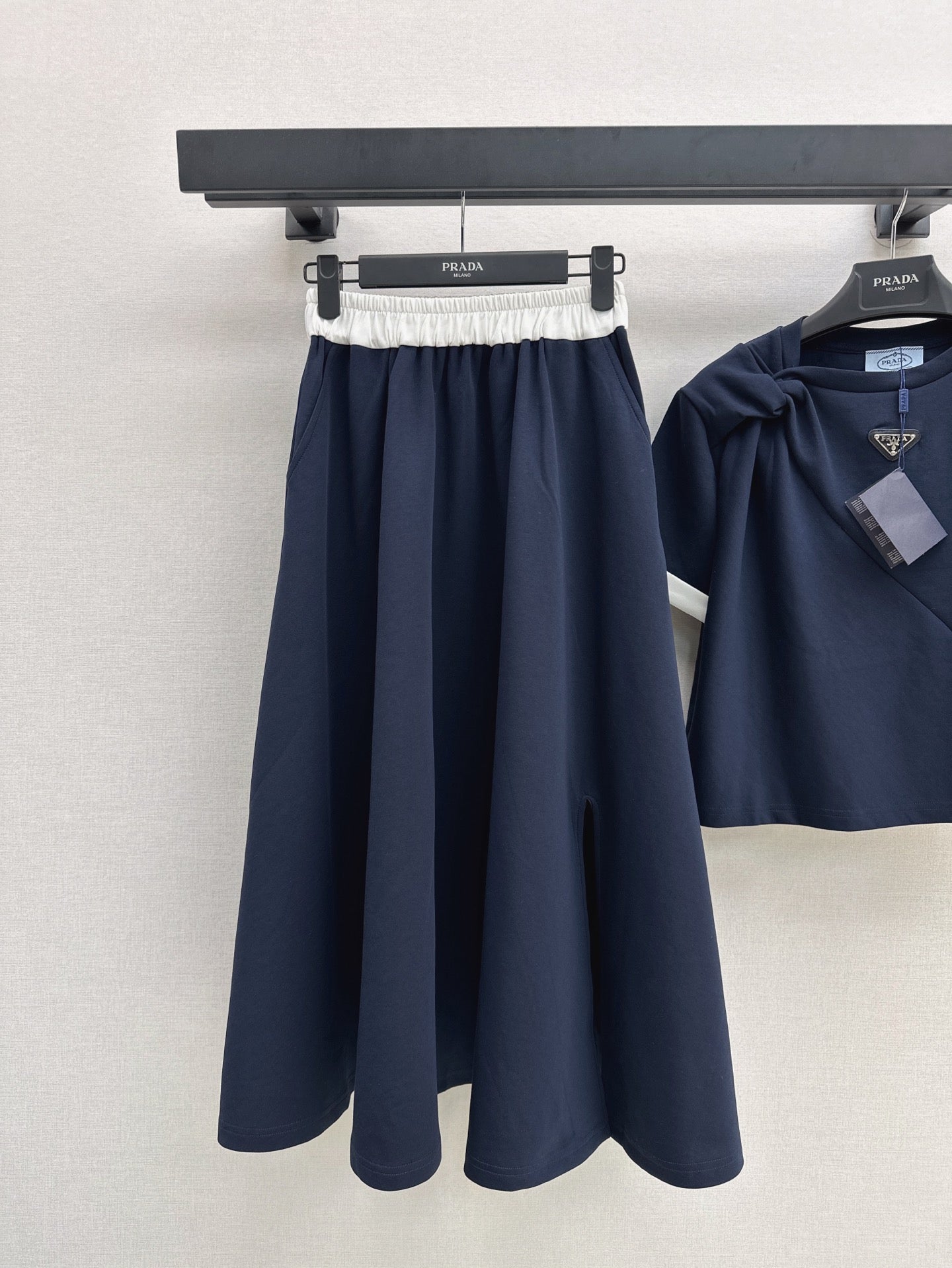 P 25ss tee skirt suit