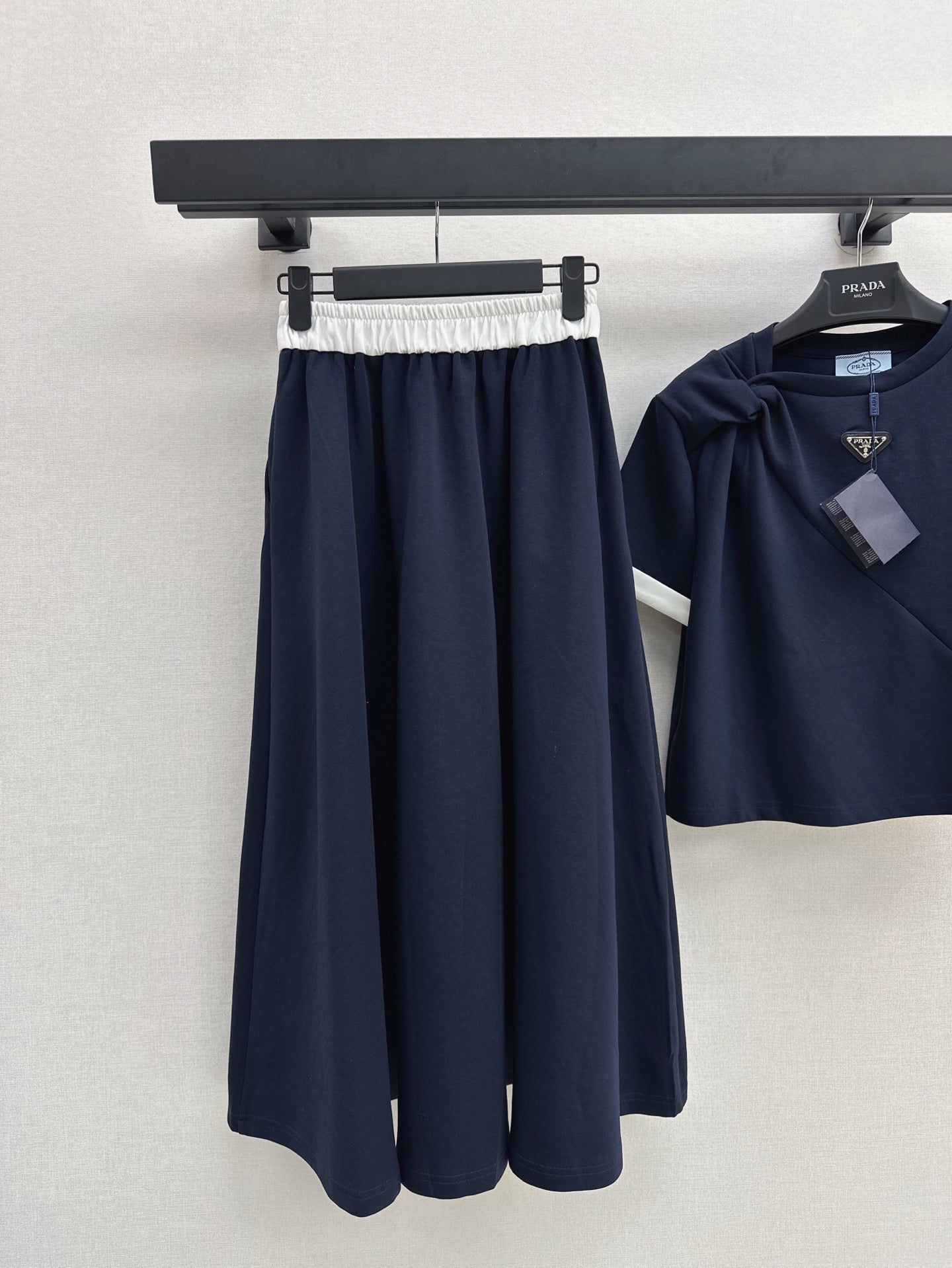 P 25ss tee skirt suit