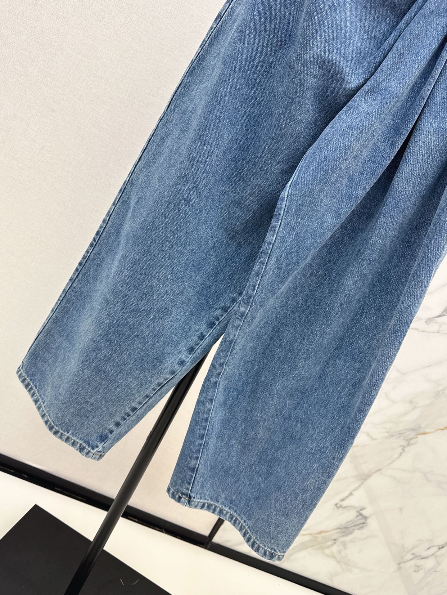 Lo 25ss pleated jeans