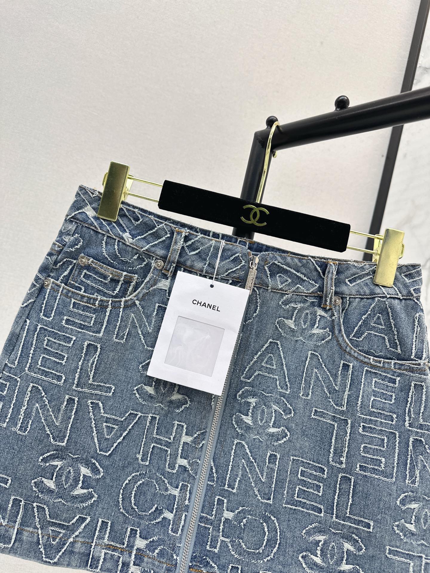 25ss embroidered denim SKIRT