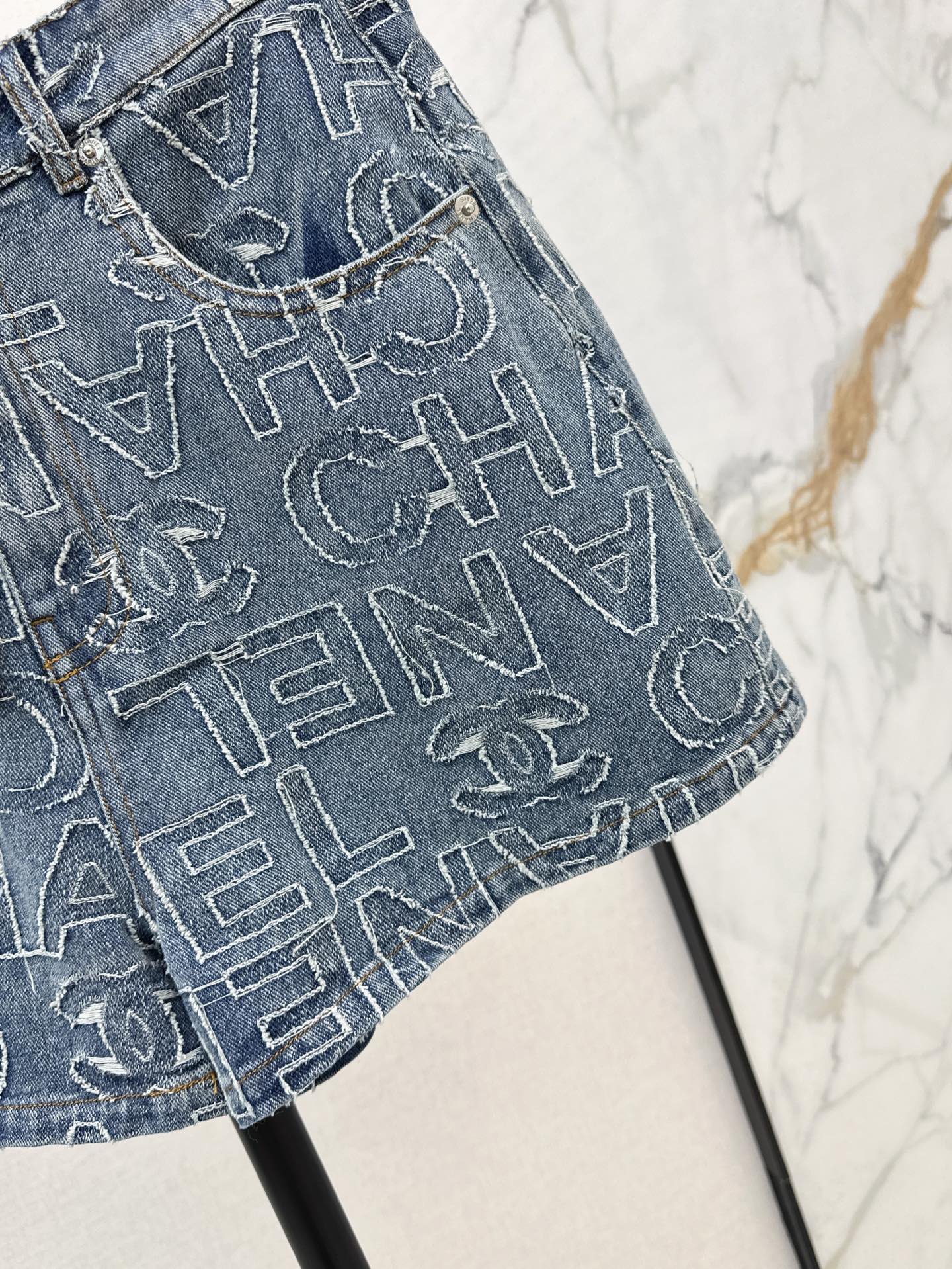 25ss embroidered denim short