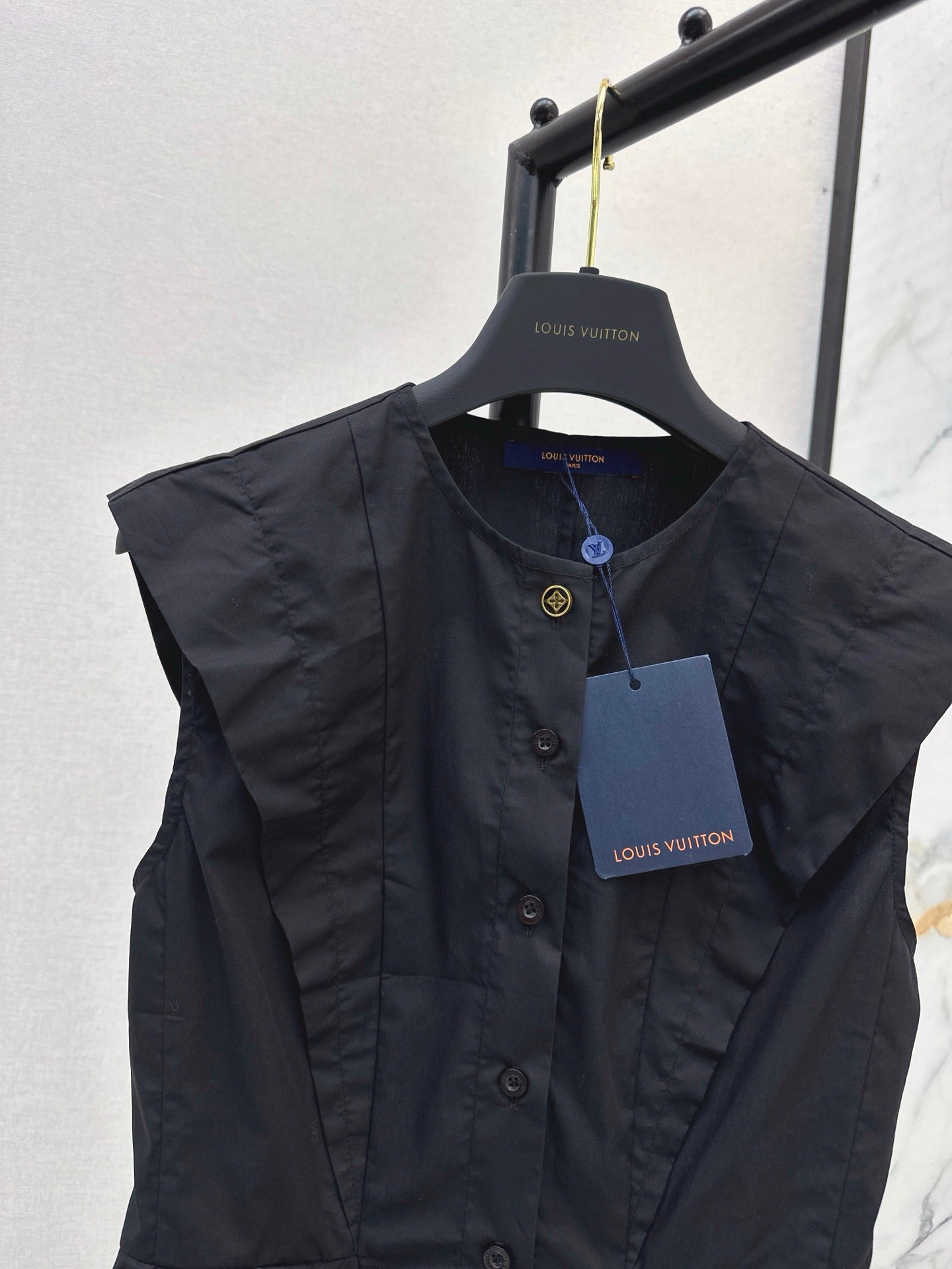 25ss sleeveless shirt