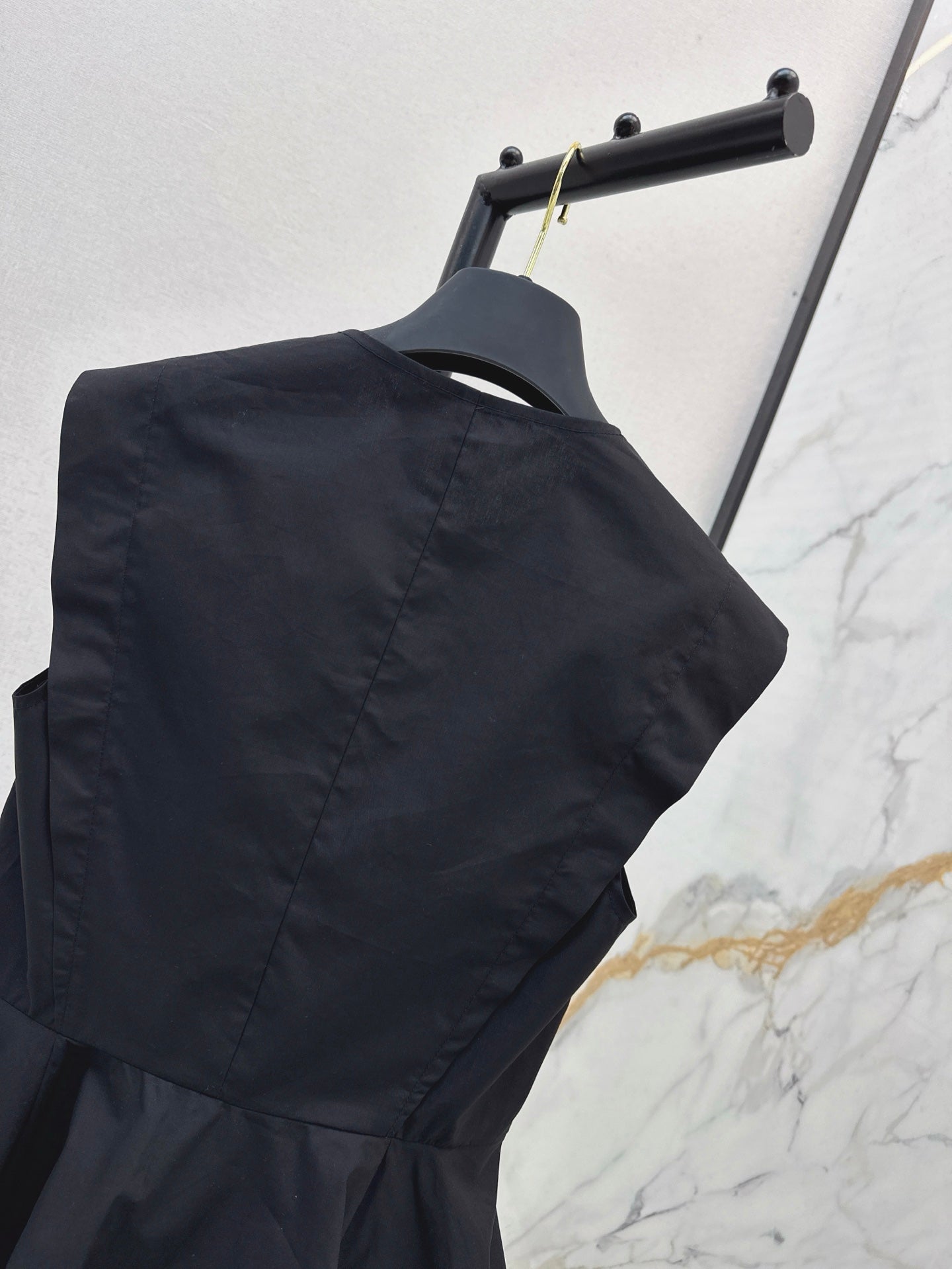 25ss sleeveless shirt