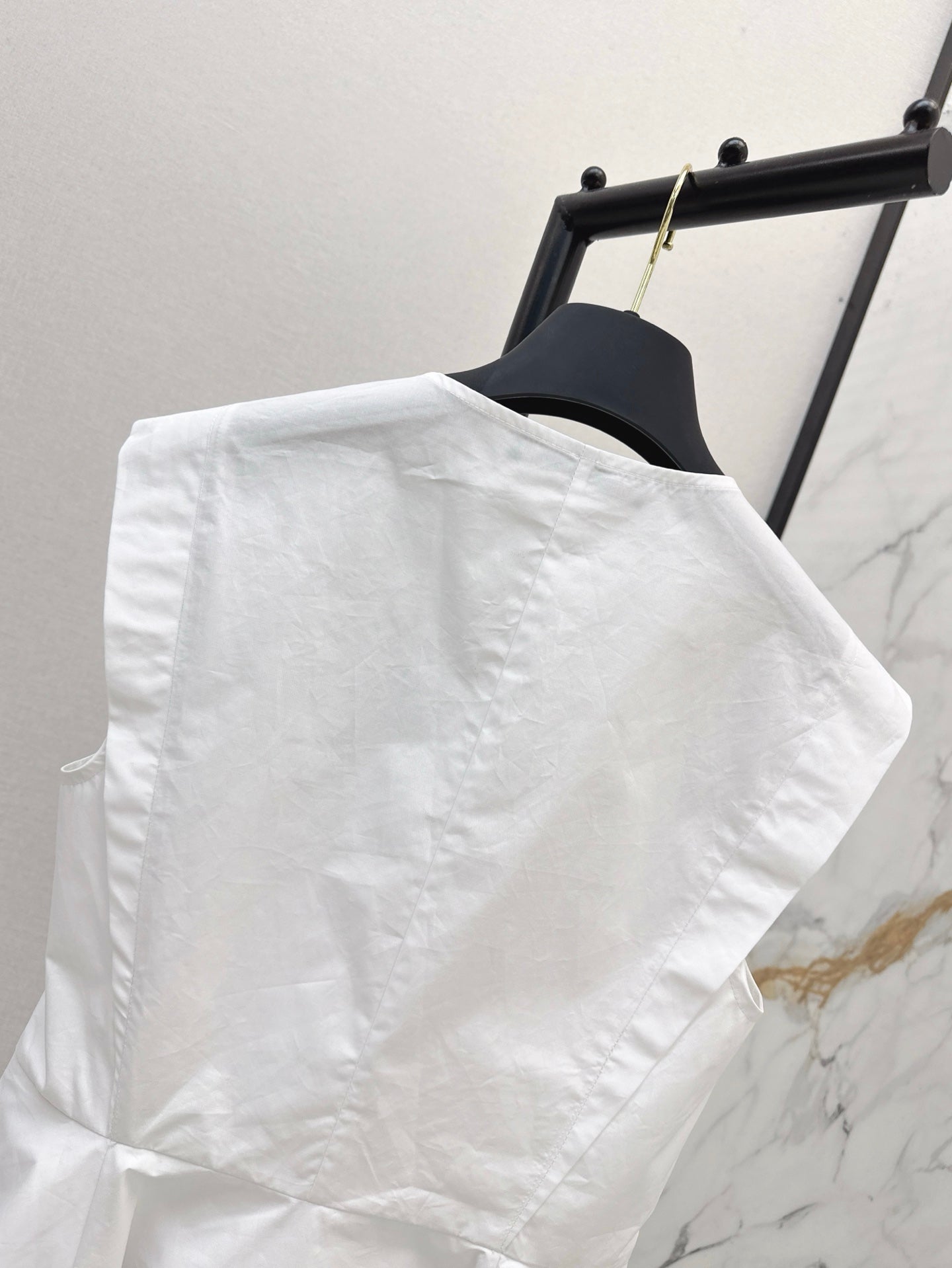 25ss sleeveless shirt