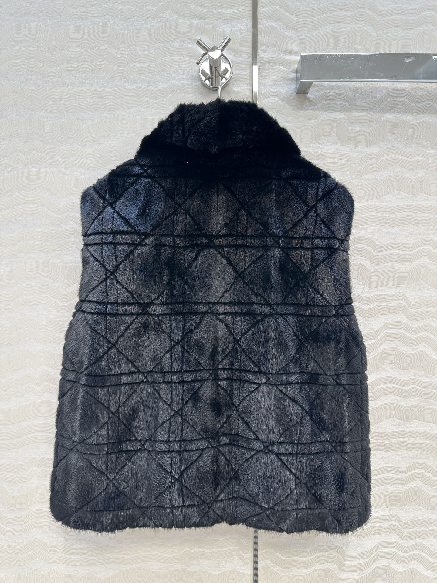 25fw sheepskin vest