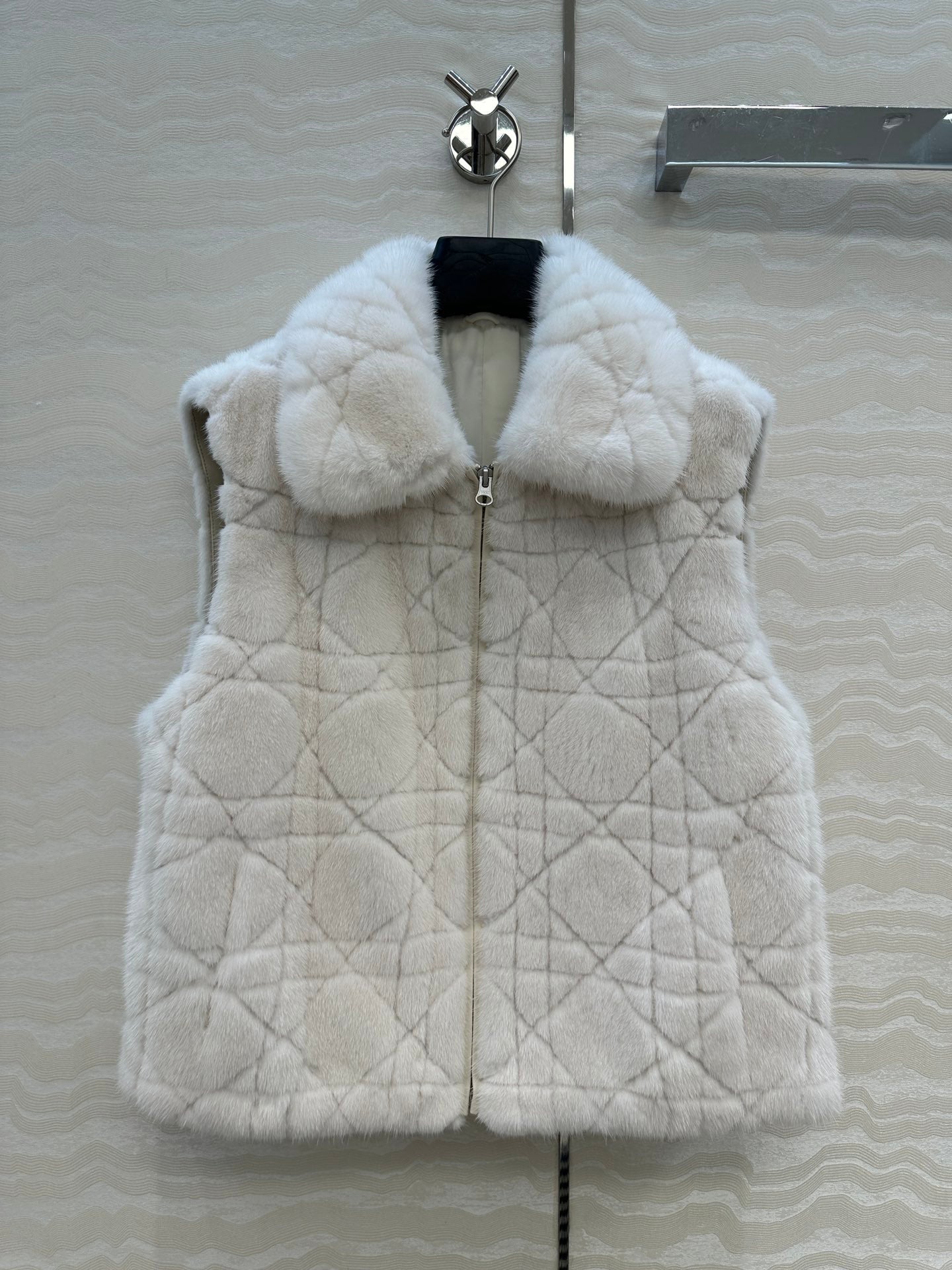 25fw sheepskin vest