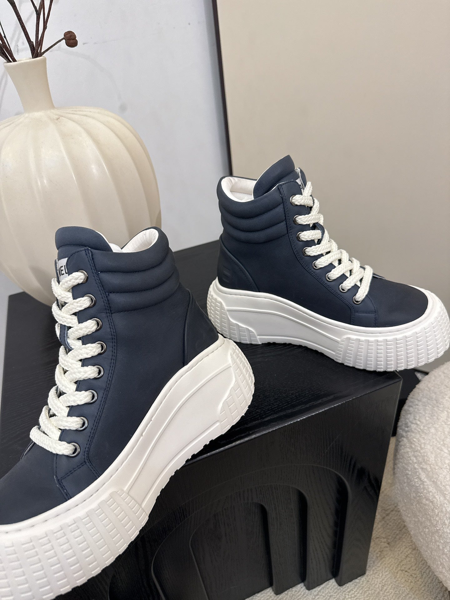 25 Thick soled mid top casual shoes(WHITE/NAVY/BLACK)