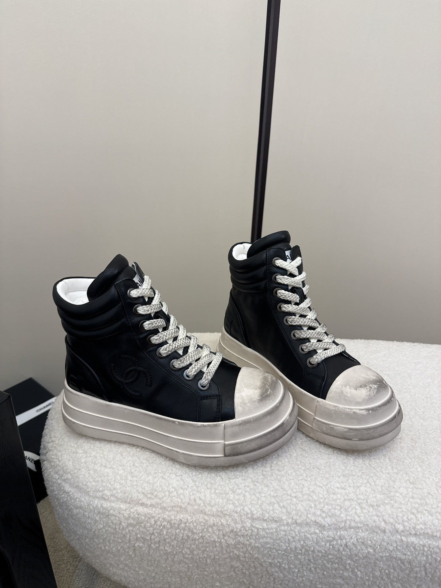 25 Make old thick soled mid top casual shoes(WHITE/NAVY/BLACK)