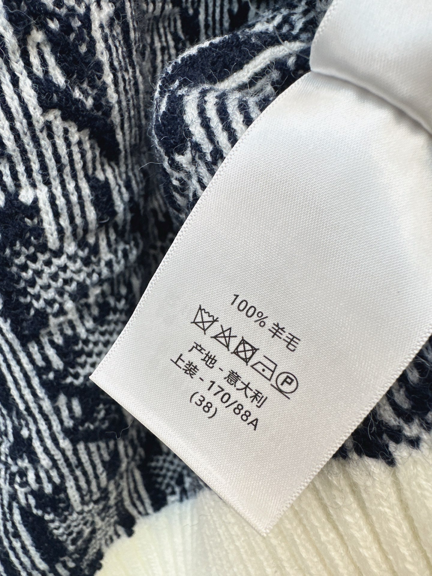 Hooded knitted cardigan