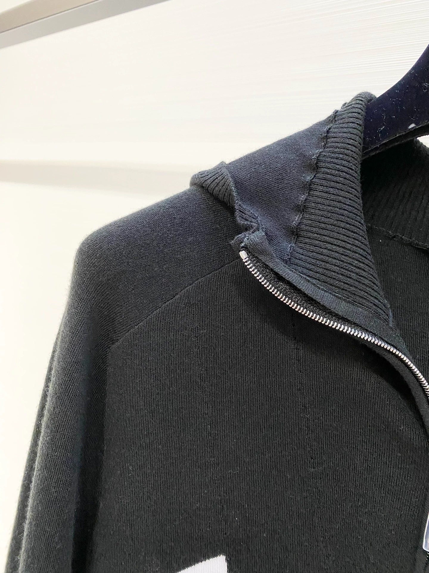 25 black and white cashmere knit