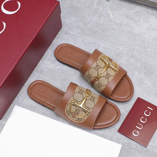 25 Chain buckle sandals