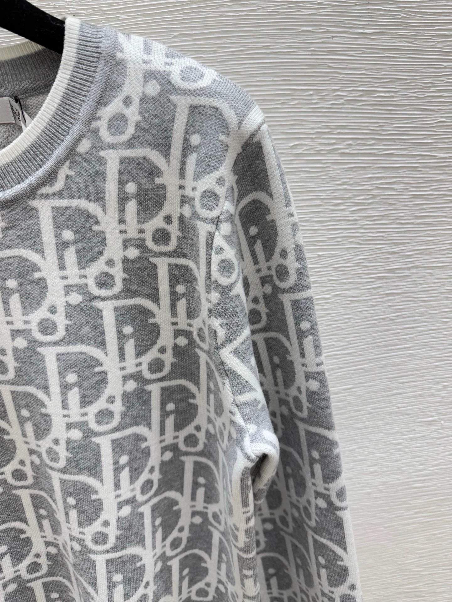 25FW knitted sweater