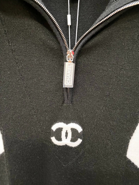 25 black and white cashmere knit