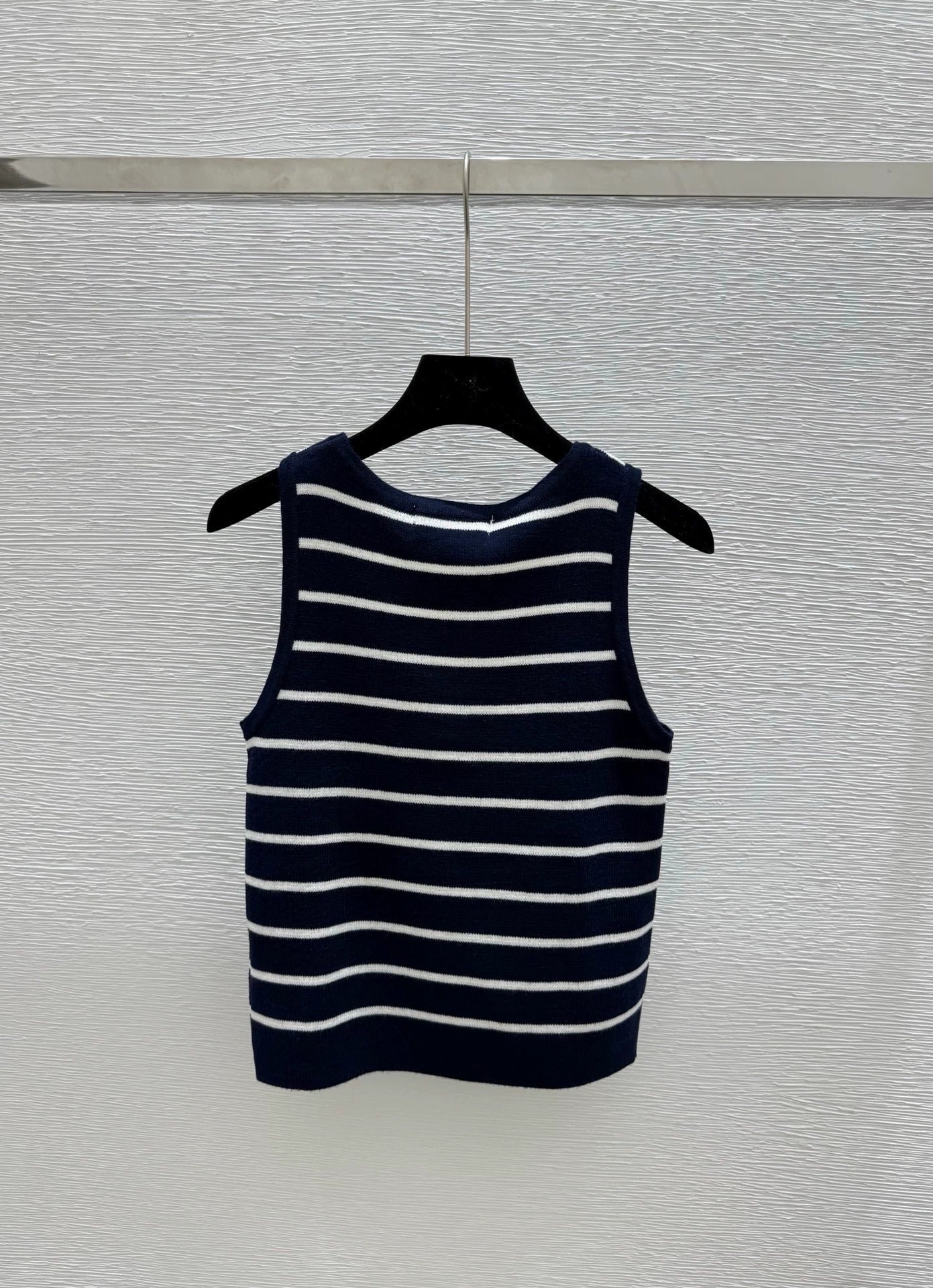 25-stripe knitted vest