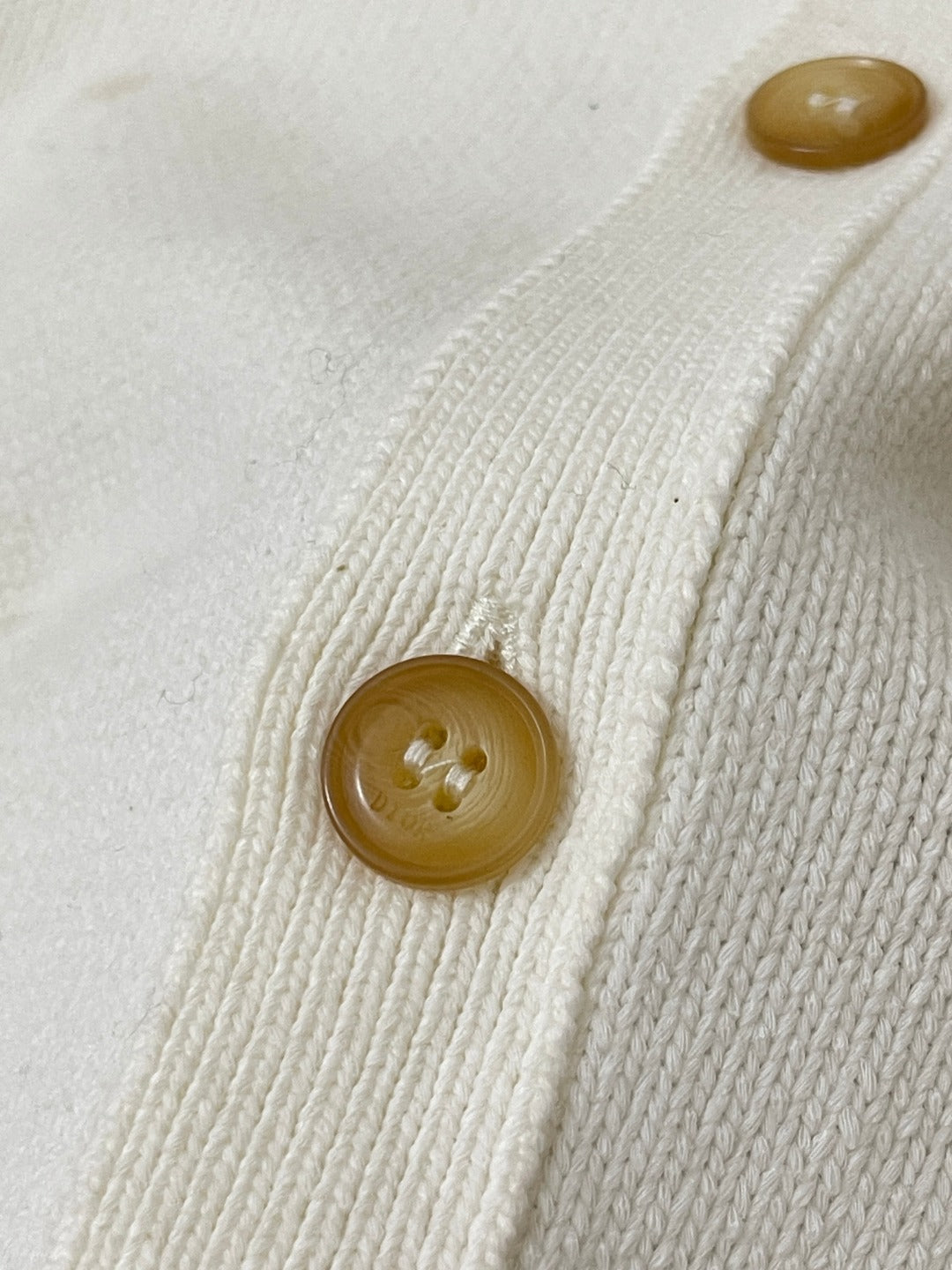 25 Cotton knitted V-neck cardigan