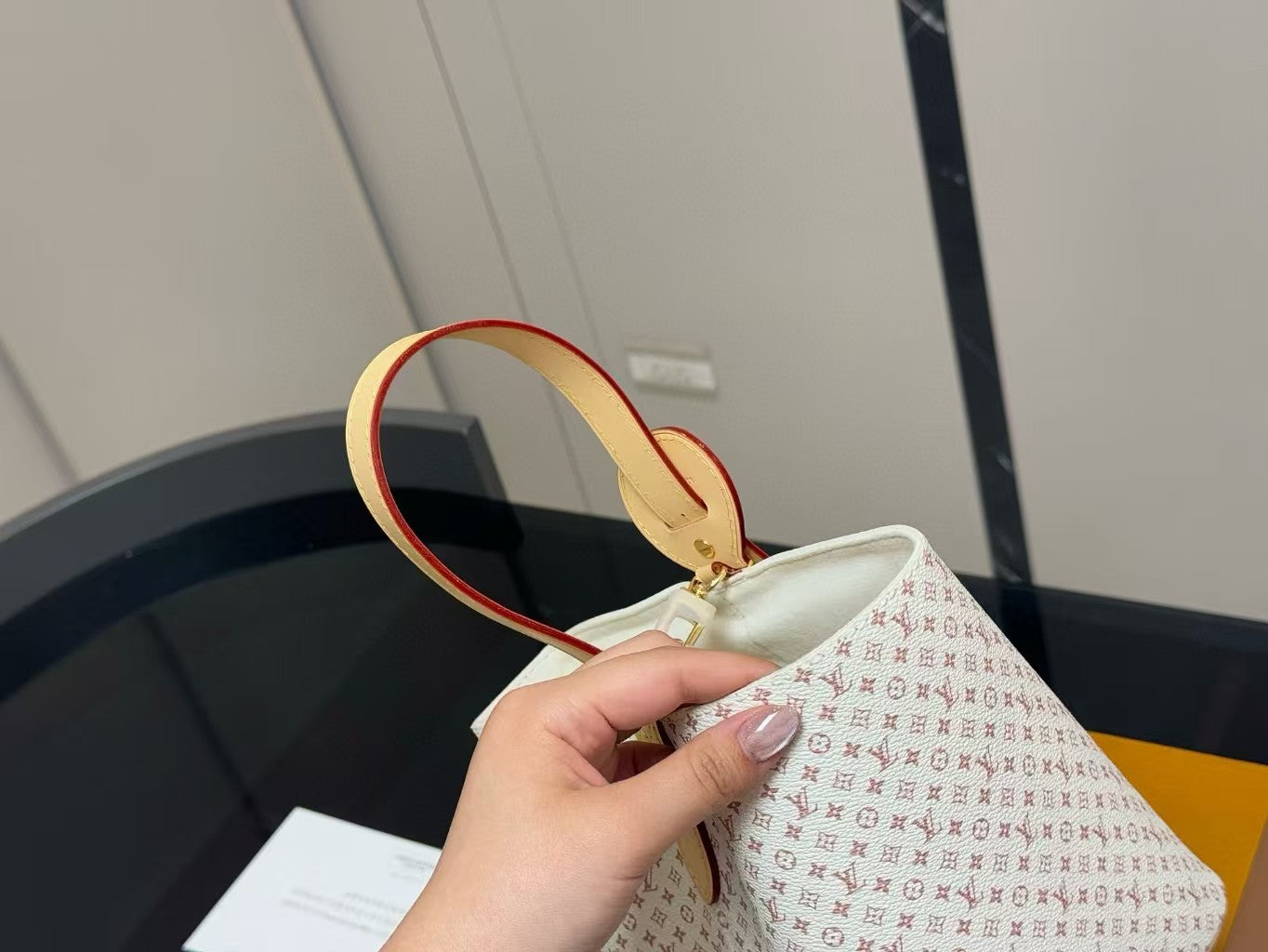 Bucket bag