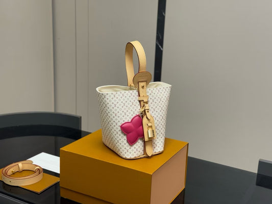 Bucket bag