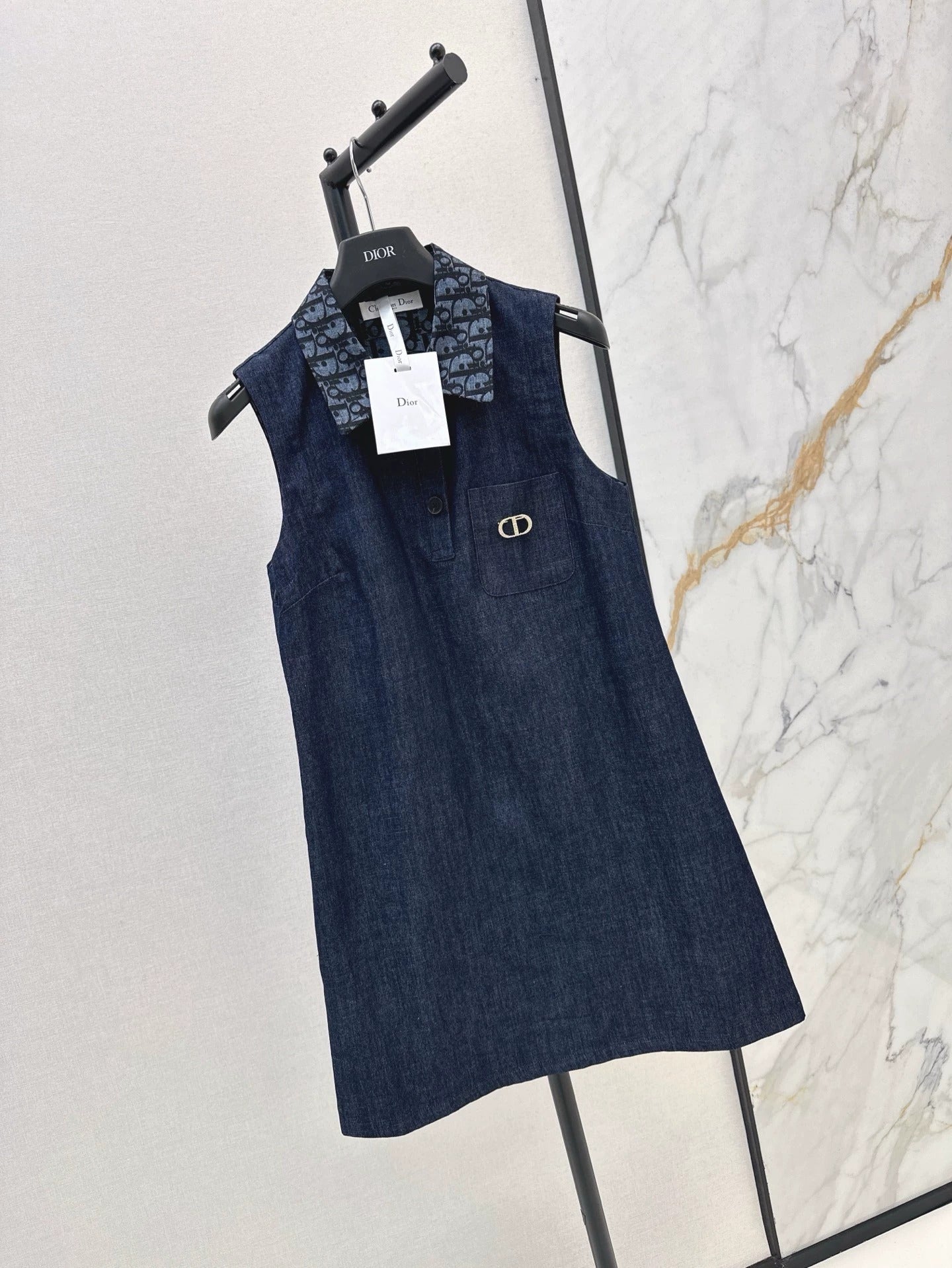 25 sleeveless dress