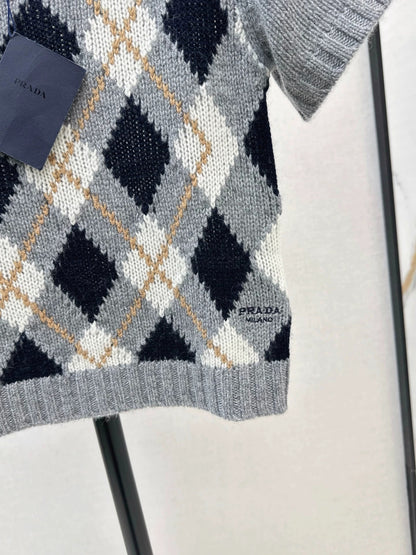 25 short-sleeved sweater