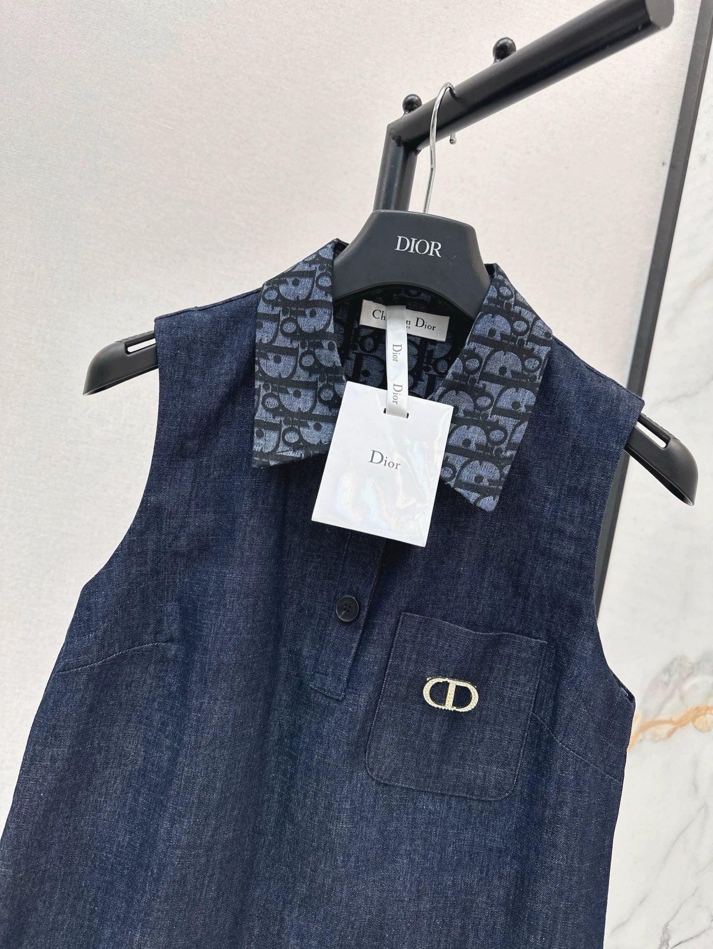25 sleeveless dress