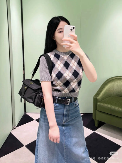 25 short-sleeved sweater