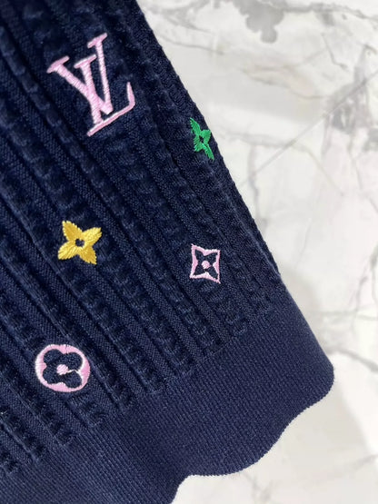 25 new embroidered logo knitted vest
