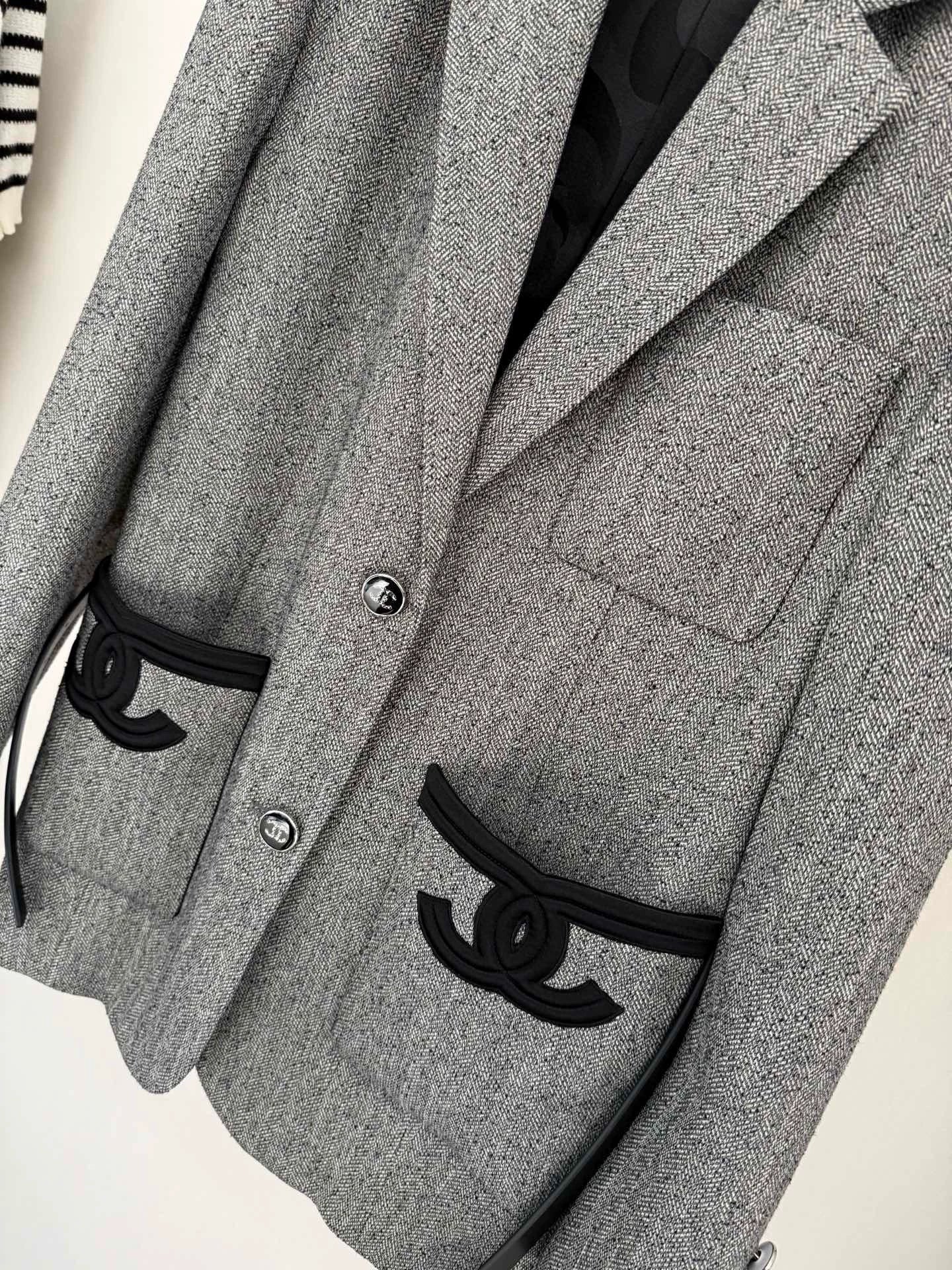 25 Blazer with logo pocket detail