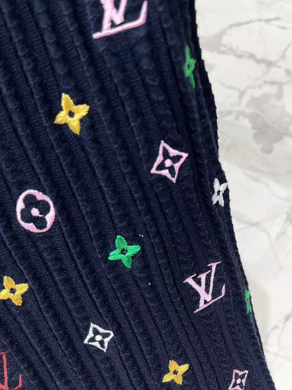 25 new embroidered logo knitted vest