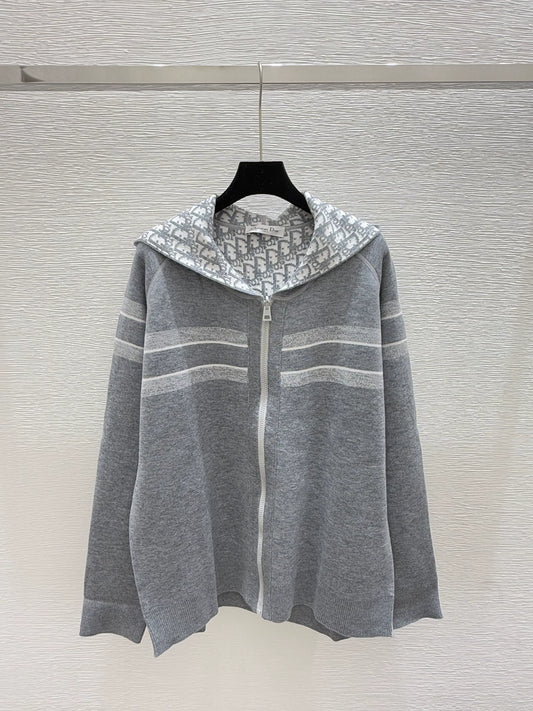 Hooded reversible knitted jacket