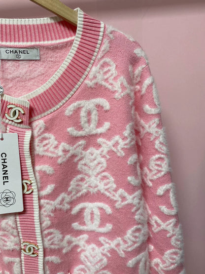 25 Classic Wool Cardigan
