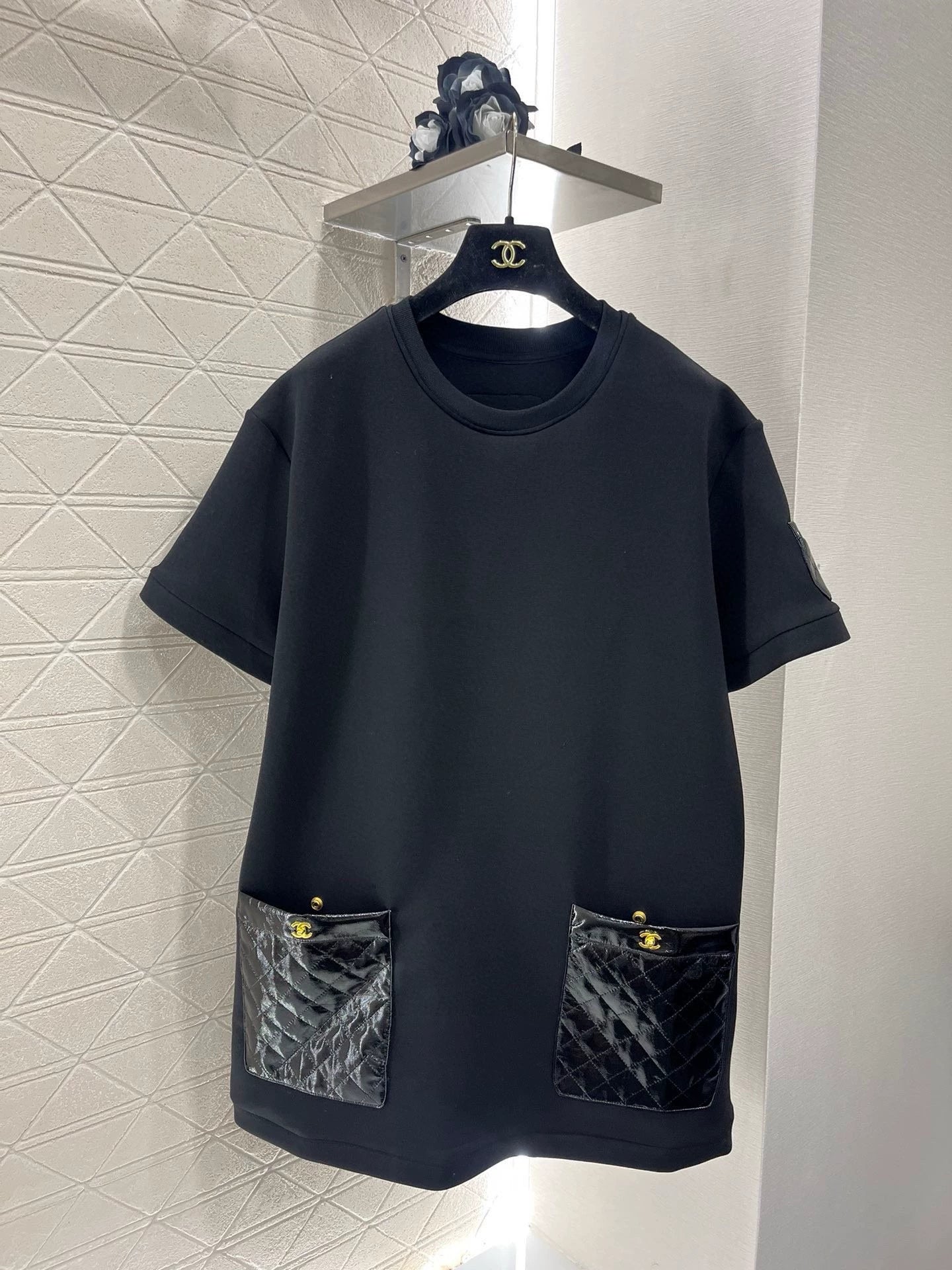 25 Round neck spliced diamond-patent leather short sleeves
