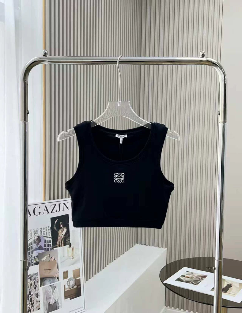 New embroidered knitted vest