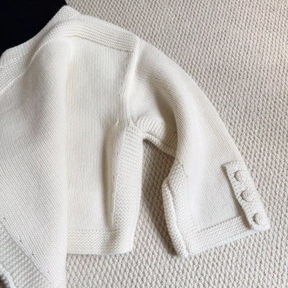 25 Cropped knitted cardigan