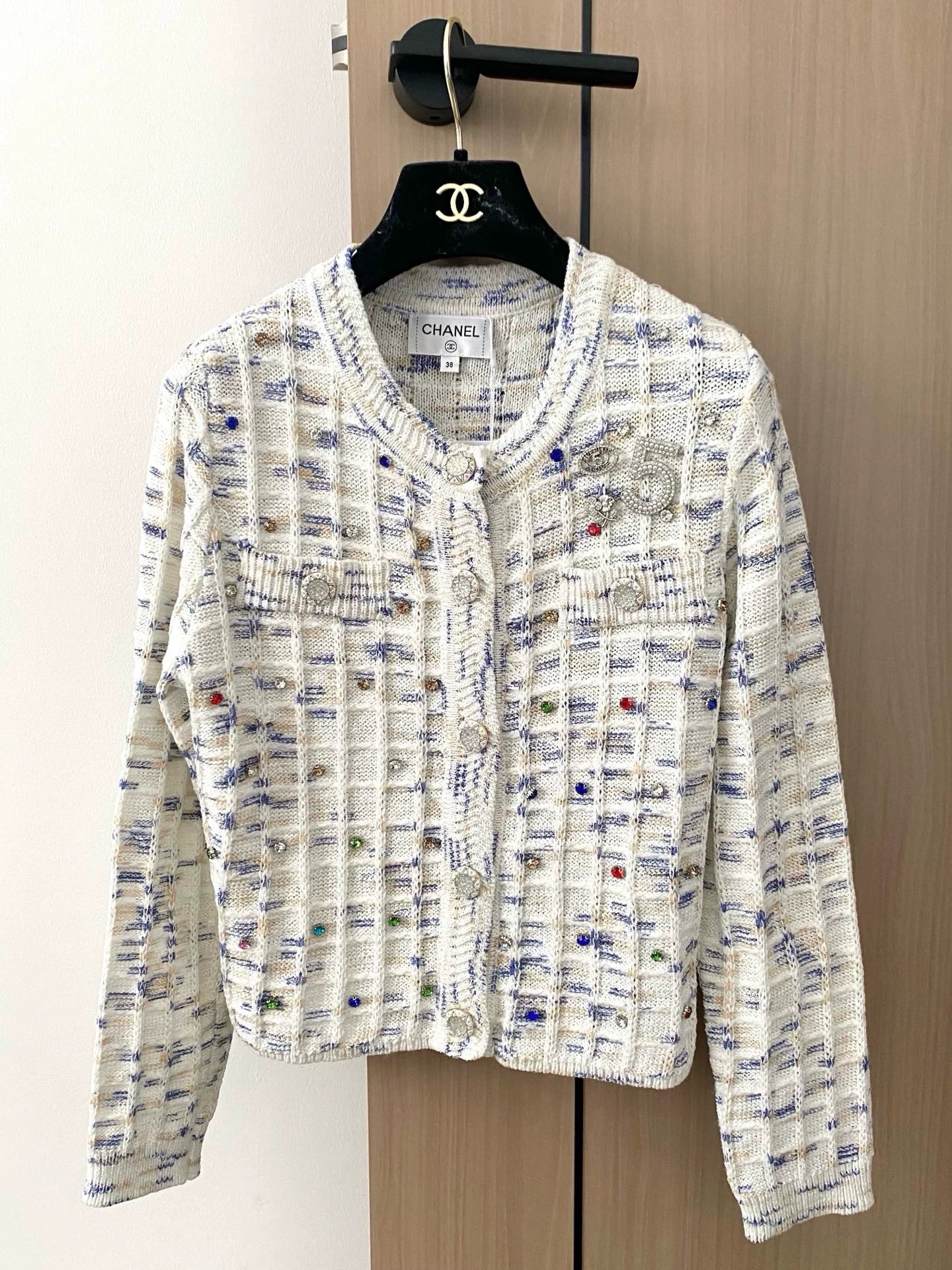 25 Number 5 logo Cardigan (white/gray/red)